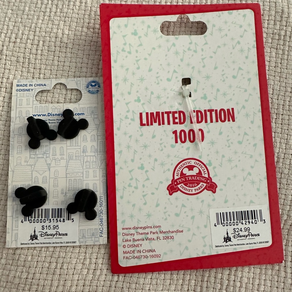 Limited Edition Disneyland Park Mickey and Minnie pins and bag clip/ key charm - Picture 3 of 3